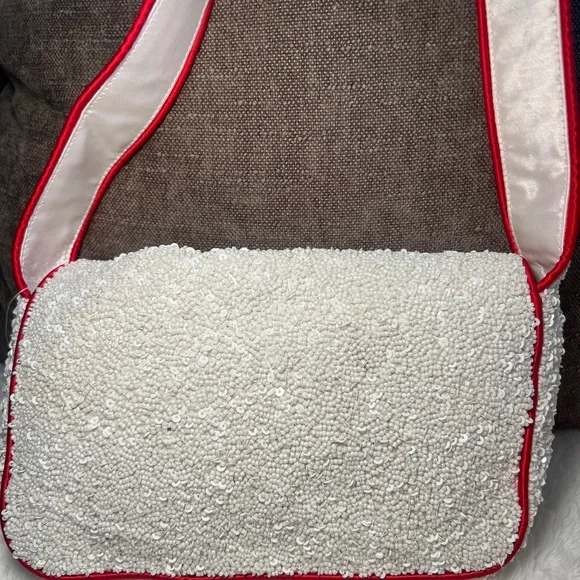 Beaded tomato purse - Picture 2 of 4